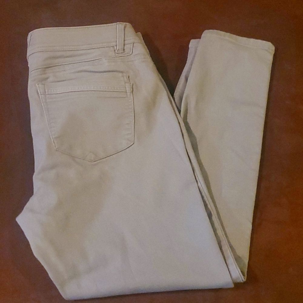 Womans gray skinny work pants.